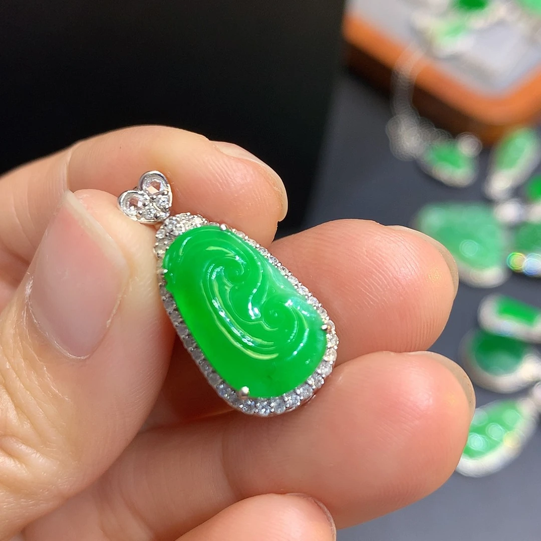 翡翠吊坠(不含链)18K金镶嵌