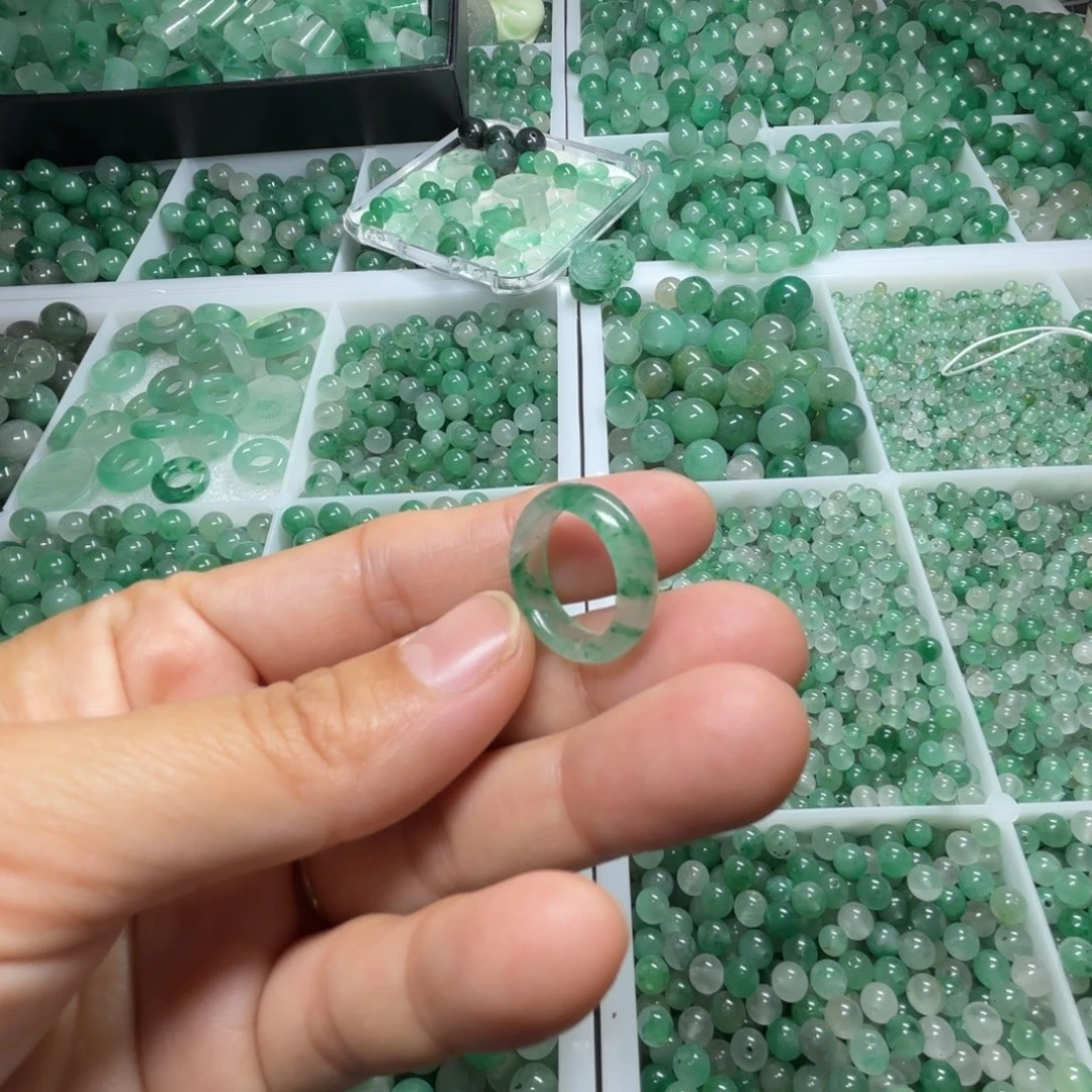 石英质玉（非洲翠）未镶嵌港码9号戒指洒金