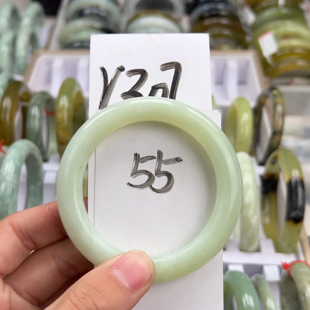 岫玉手镯未镶嵌天然岫玉