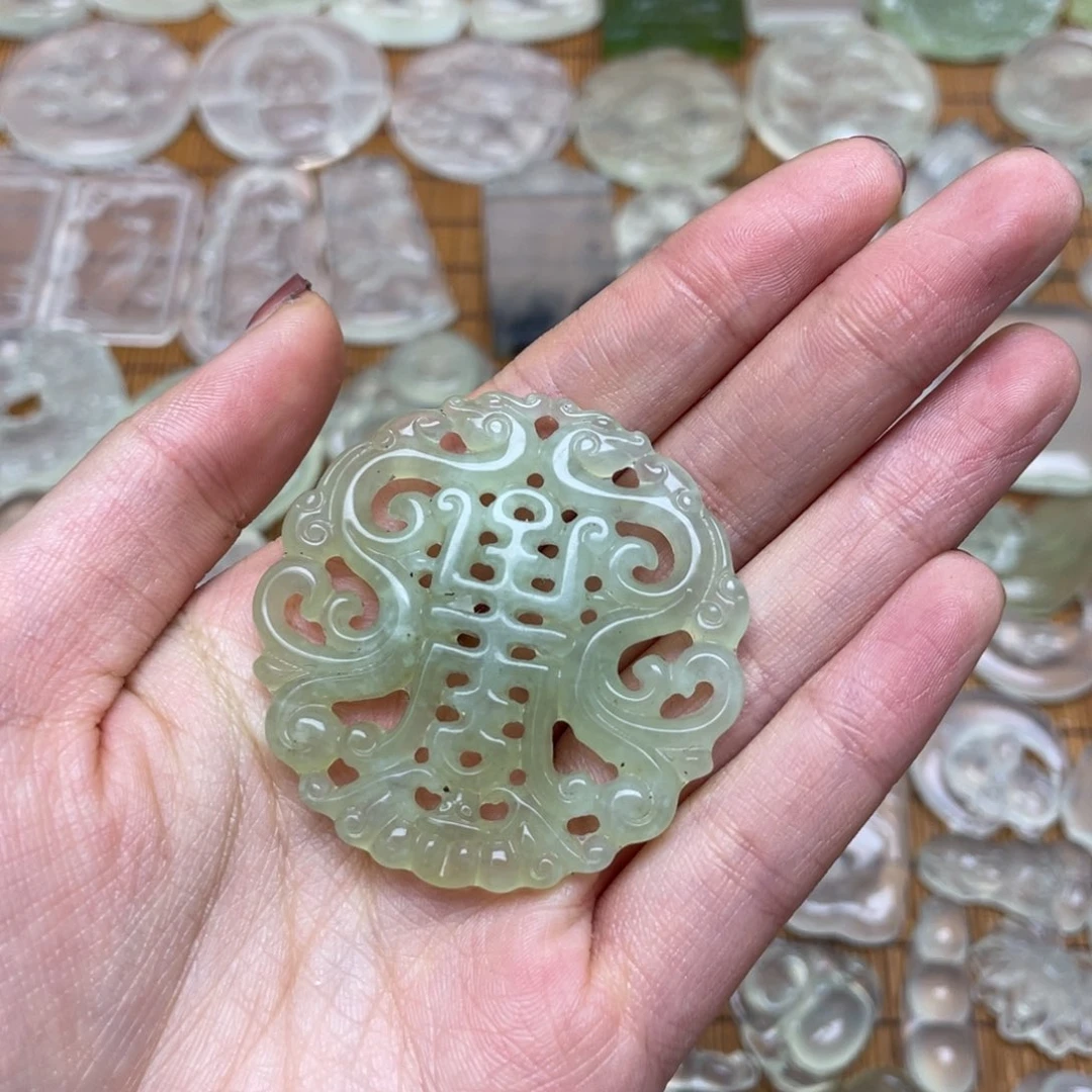 未镶嵌蛇纹石玉颈饰