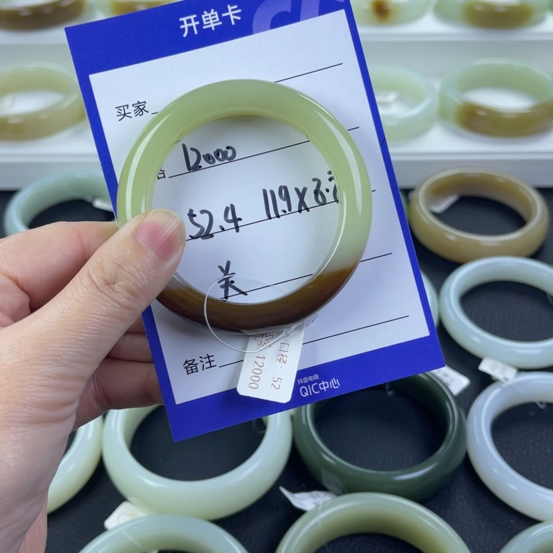 童***美和田玉未镶嵌手镯