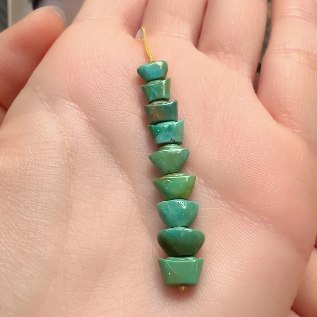 绿松石未镶嵌颈饰