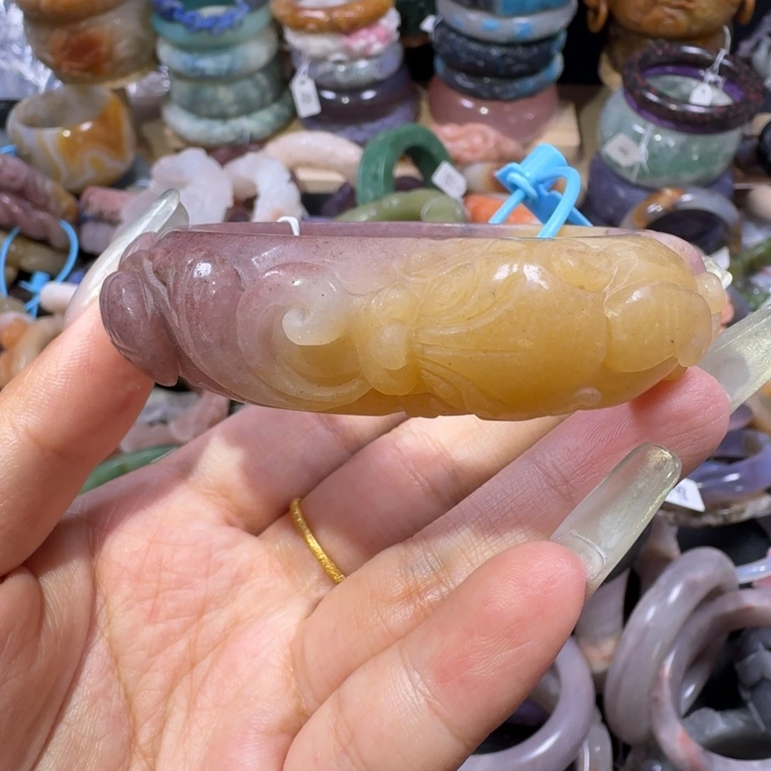 未镶嵌手镯石英质玉（佘太翠）57，福利不退换