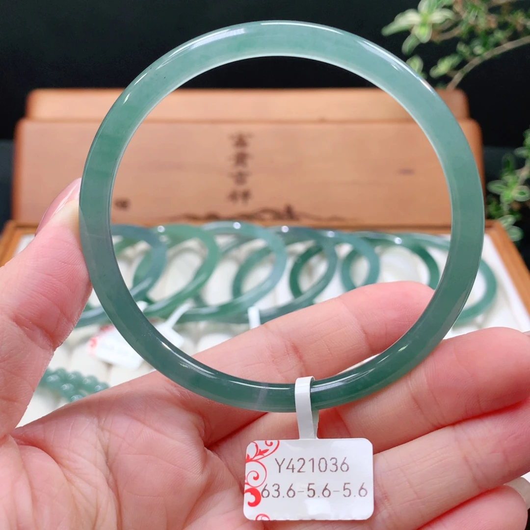 翡翠手镯未镶嵌天然