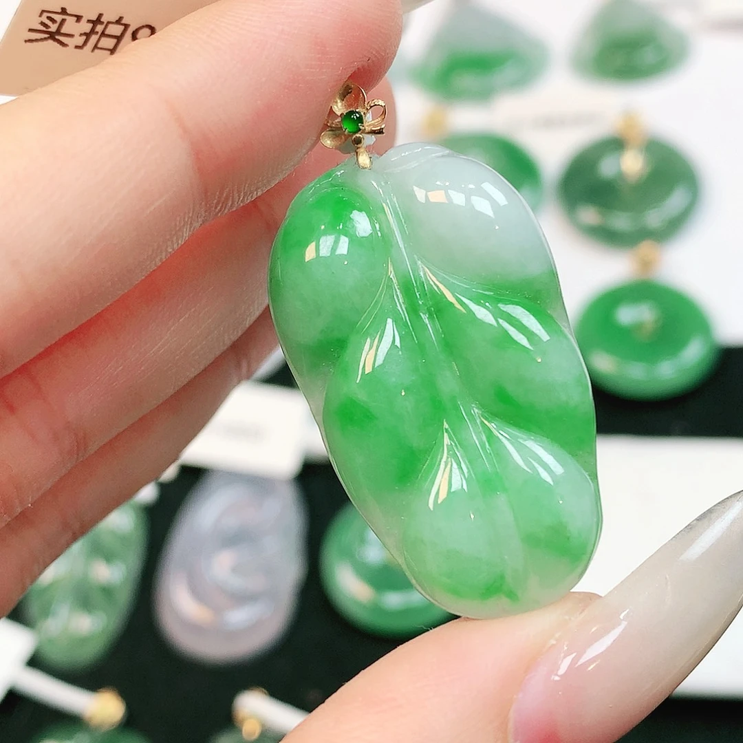 翡翠18K金镶嵌颈饰