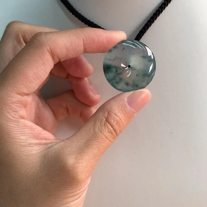 翡翠挂件未镶嵌…..