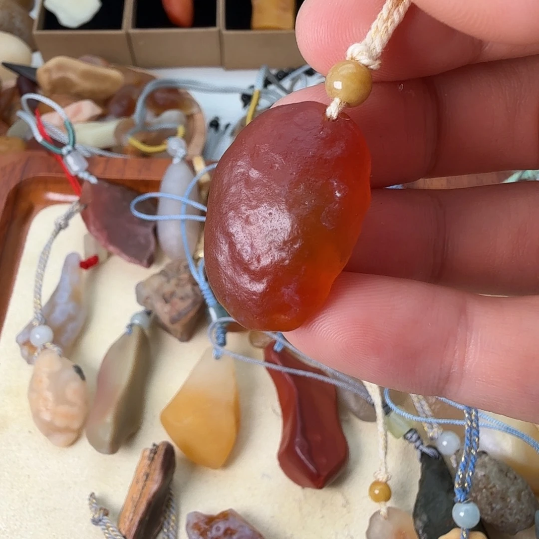 只买单纯的吊坠，没带链子，属的性质。