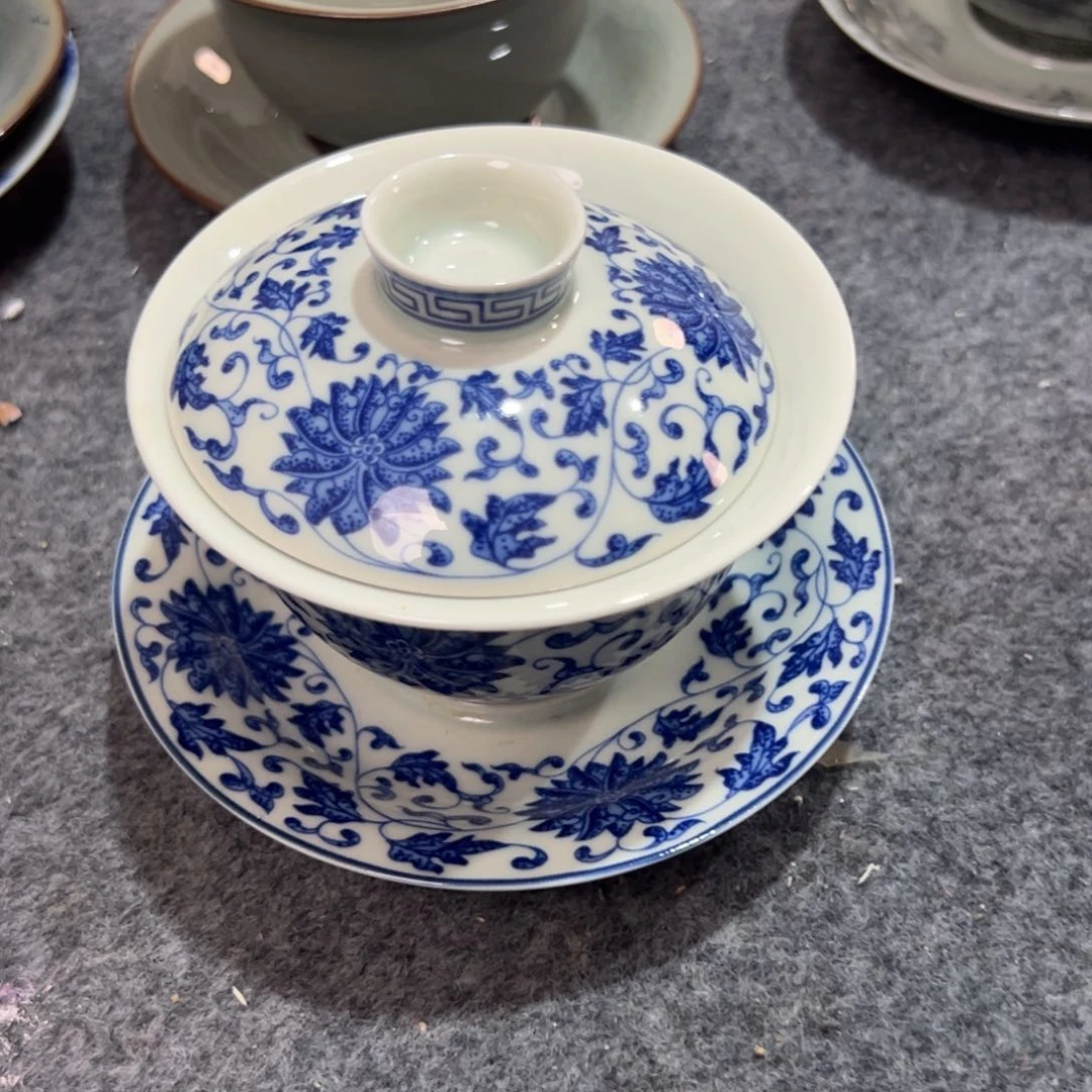 白青花缠枝莲压宝盖碗全