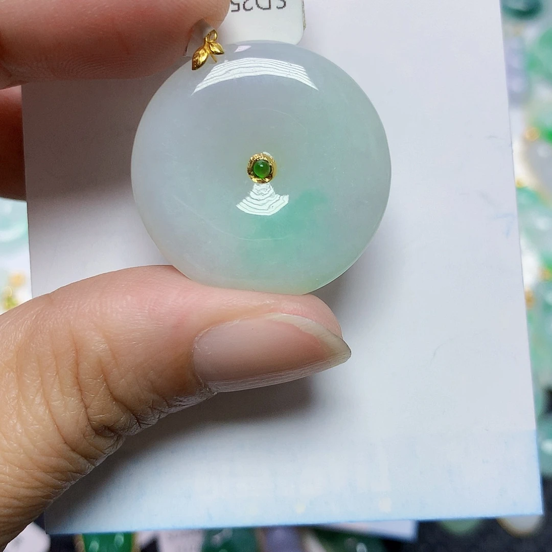 翡翠18K金镶嵌颈饰翡翠