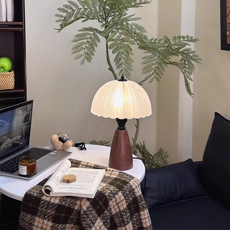 2025年新款中古侘寂风台灯卧室床头灯复古美式胡桃木色陶瓷小夜灯