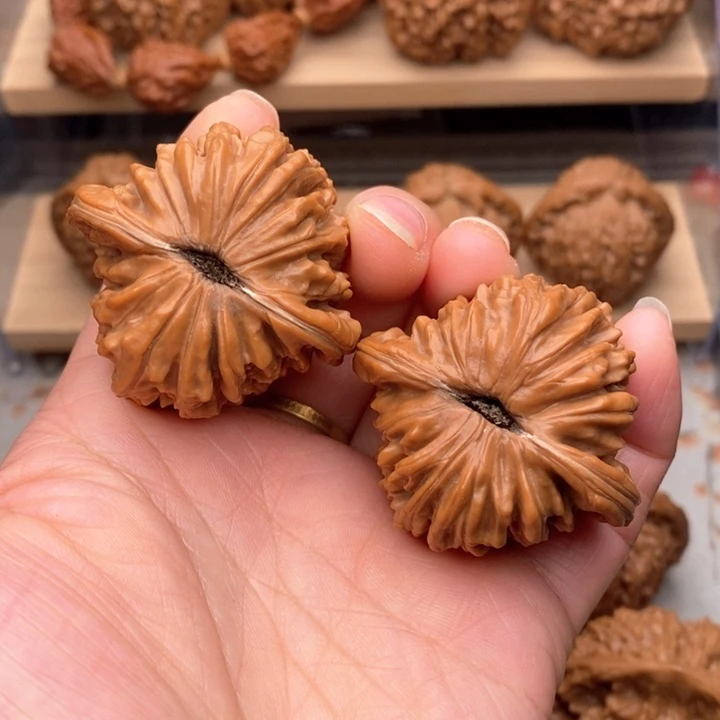 亚***帅核桃把件文玩核桃四座楼