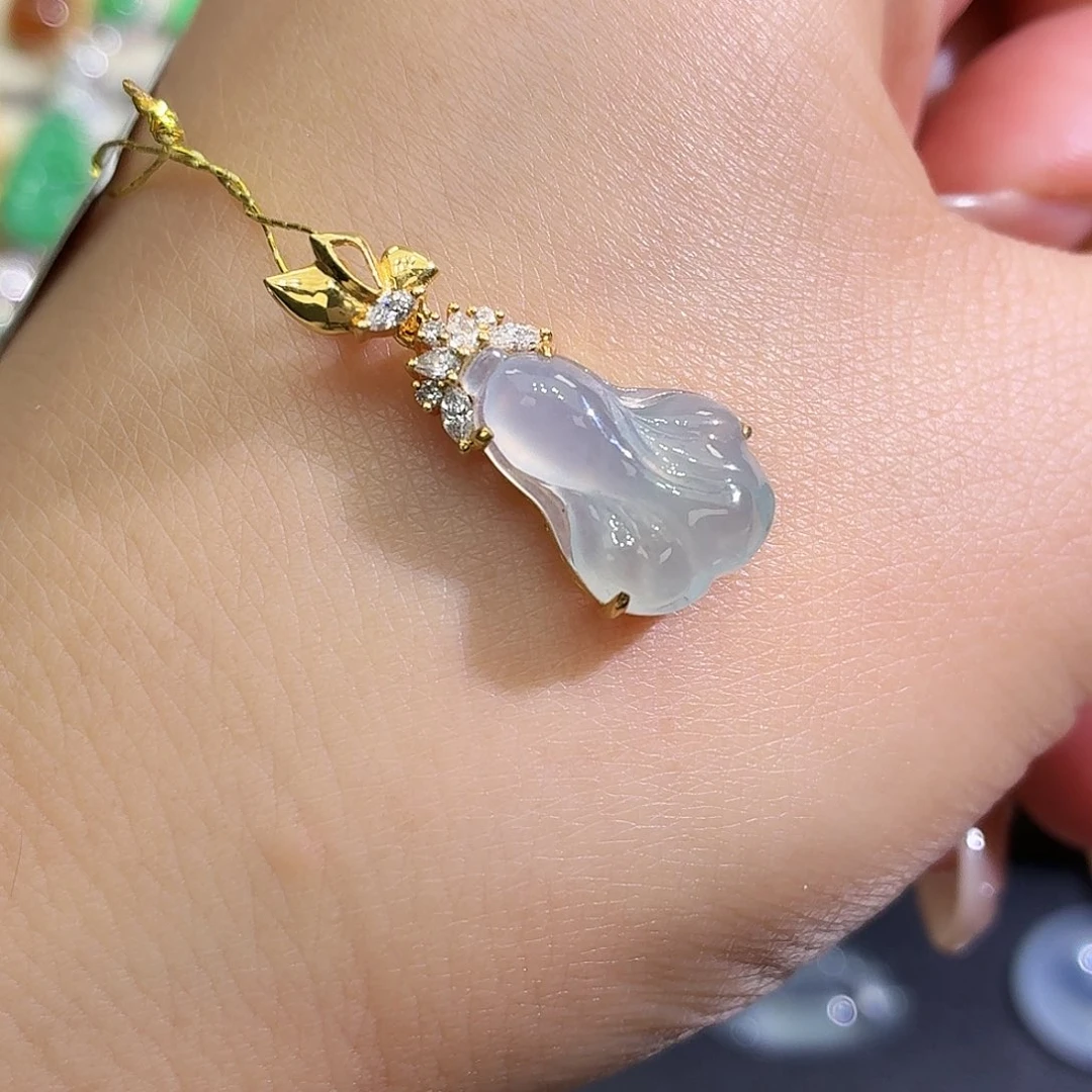 翡翠18K金镶嵌颈饰