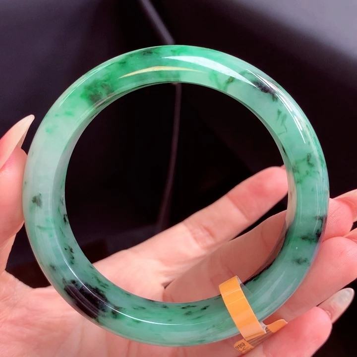 乘***姐翡翠手镯未镶嵌翡翠