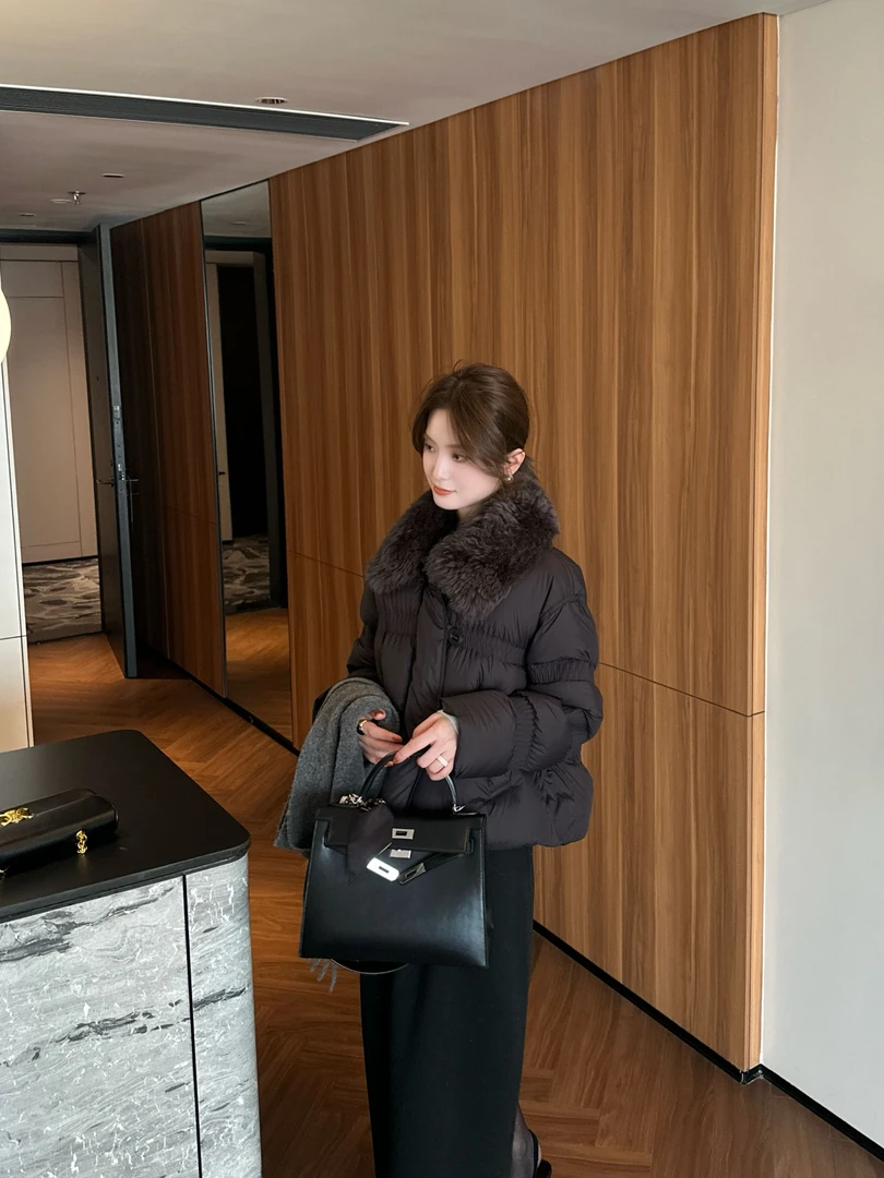 R123613W【羊毛领拼接白鸭绒】厚款宽松型时尚短款极简风羽绒服