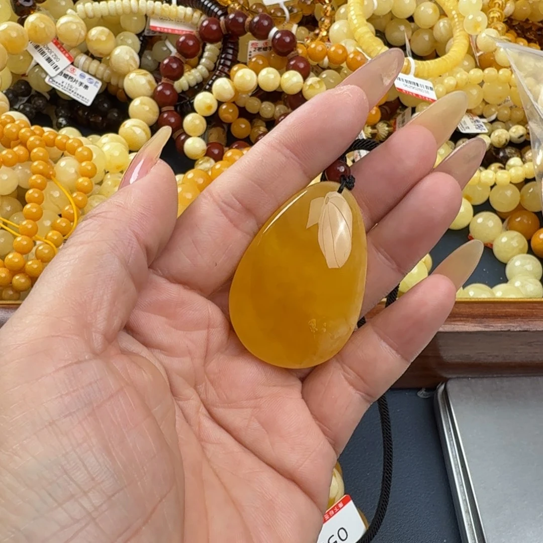 琥珀未镶嵌珠宝奇石
