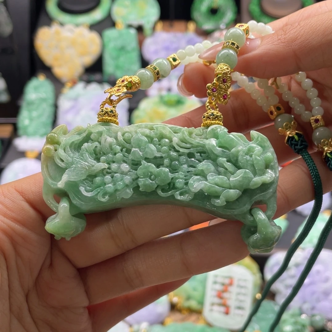 翡翠未镶嵌颈饰待编织