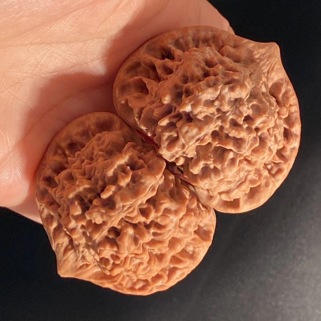 麒麟纹大官帽四座楼狮子头原色文玩核桃精配对高抛精品手把件