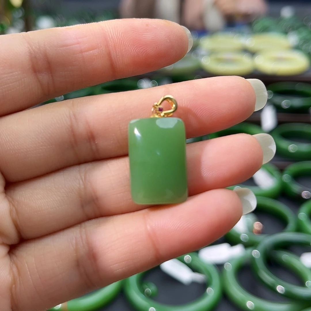 和田玉（碧玉）吊坠(不含链)18K金镶嵌