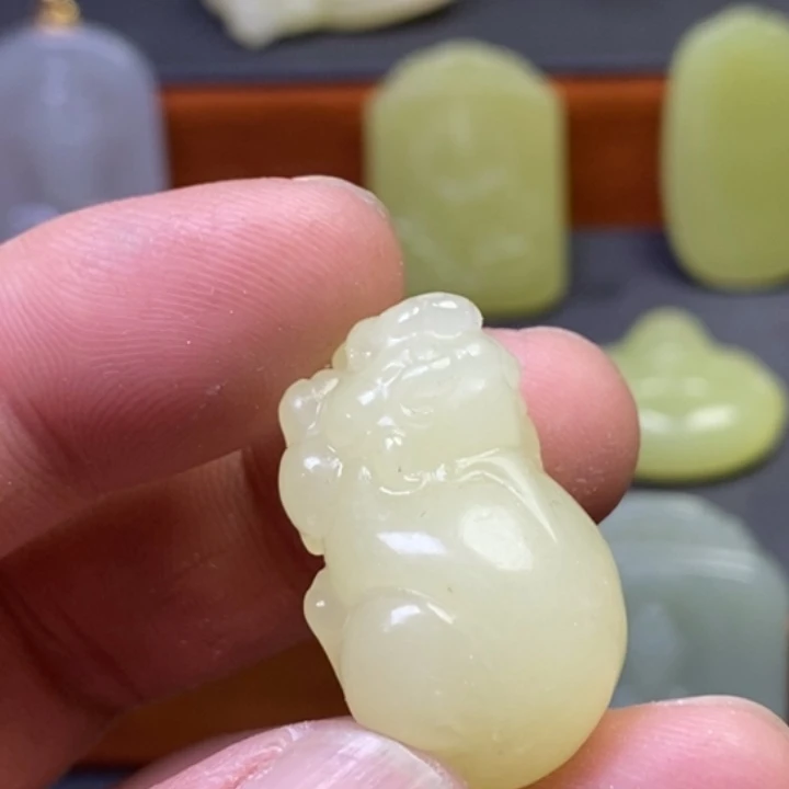 和田玉（黄玉）未镶嵌颈饰