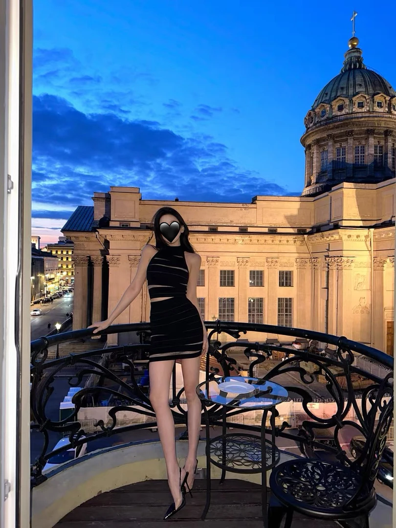 性感纯欲高级感镂空修身显瘦针织挂脖短款上衣高腰包臀半身裙套装