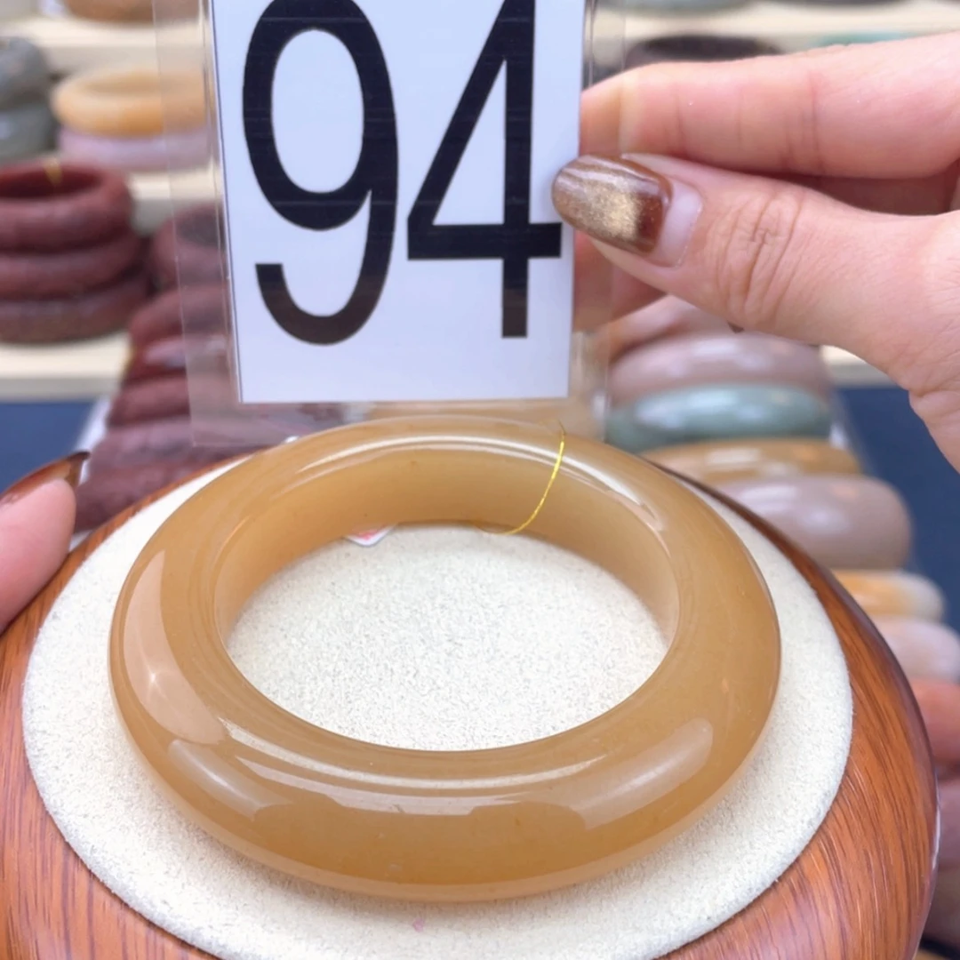 【闪购商品】石英质玉手镯未镶嵌