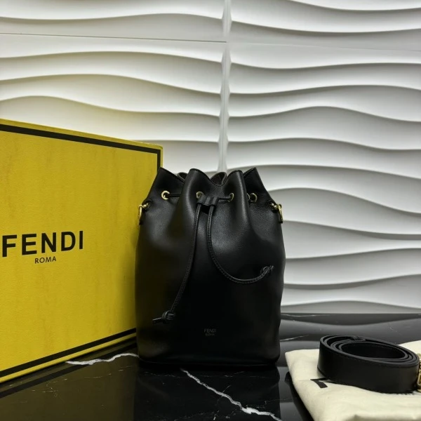 95新/芬迪/市场价13500/包包/250215MM0019