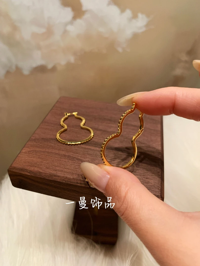 铜合金耳饰 设计感镂空金色葫芦耳圈MZ4264