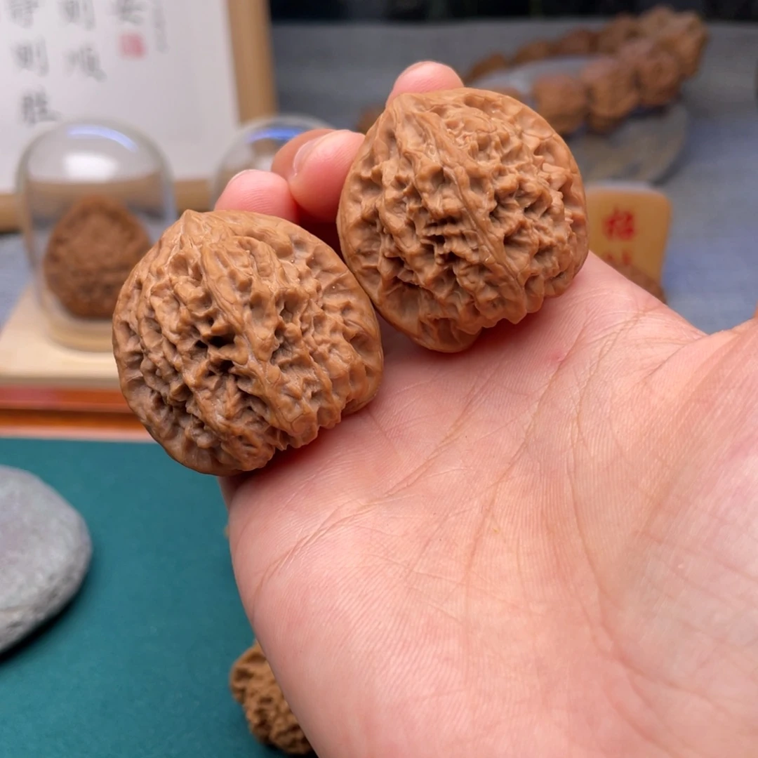 文玩核桃吊坠37尺红皮野牛