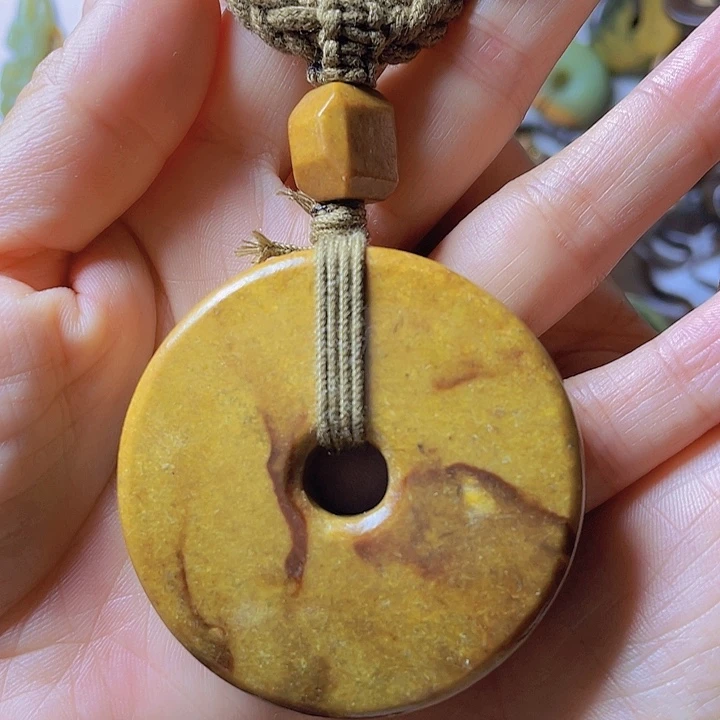 岫岩河磨玉（透闪石质玉）未镶嵌把件