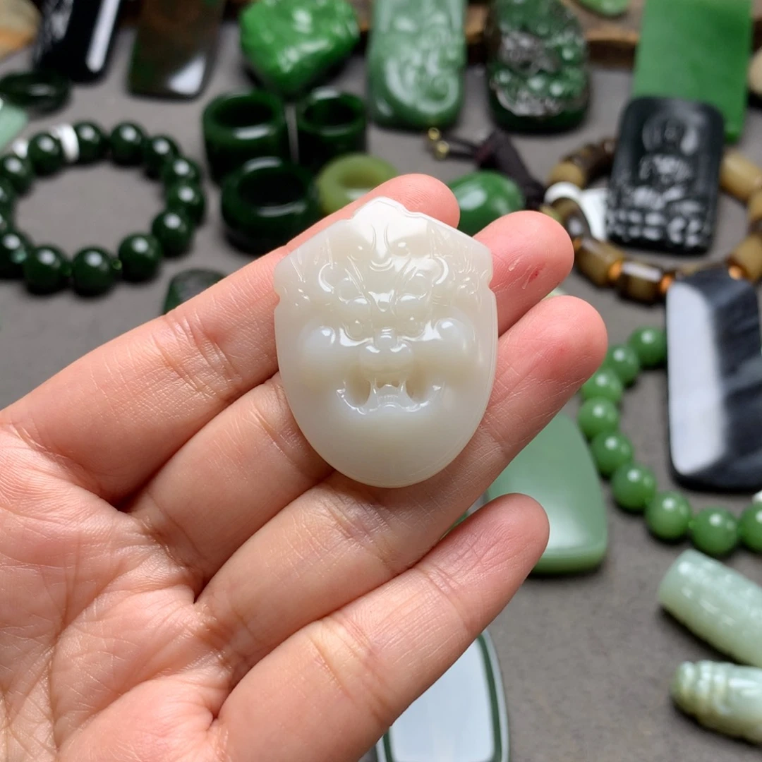 和田玉未镶嵌颈饰