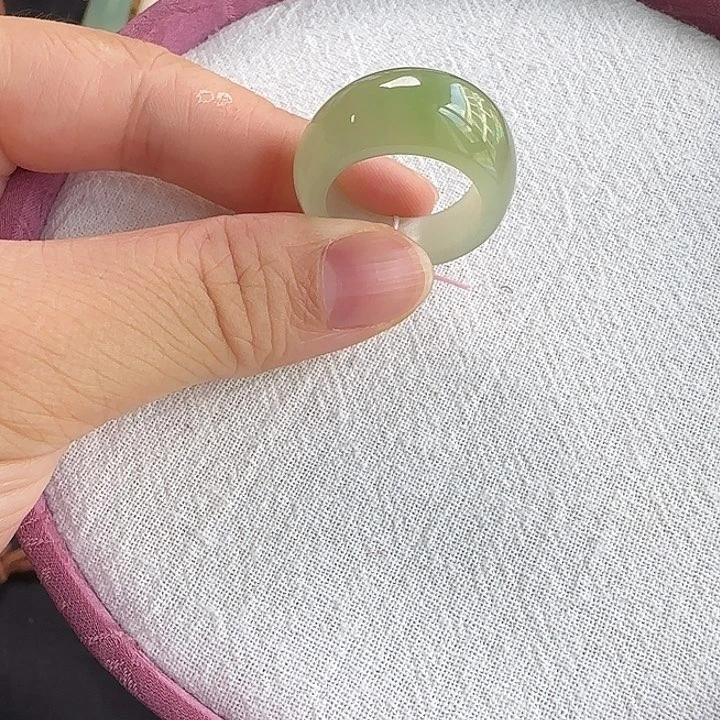 和田玉戒指未镶嵌翠青17.4