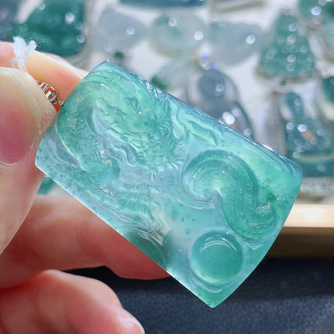 翡翠挂件18K金镶嵌翡翠