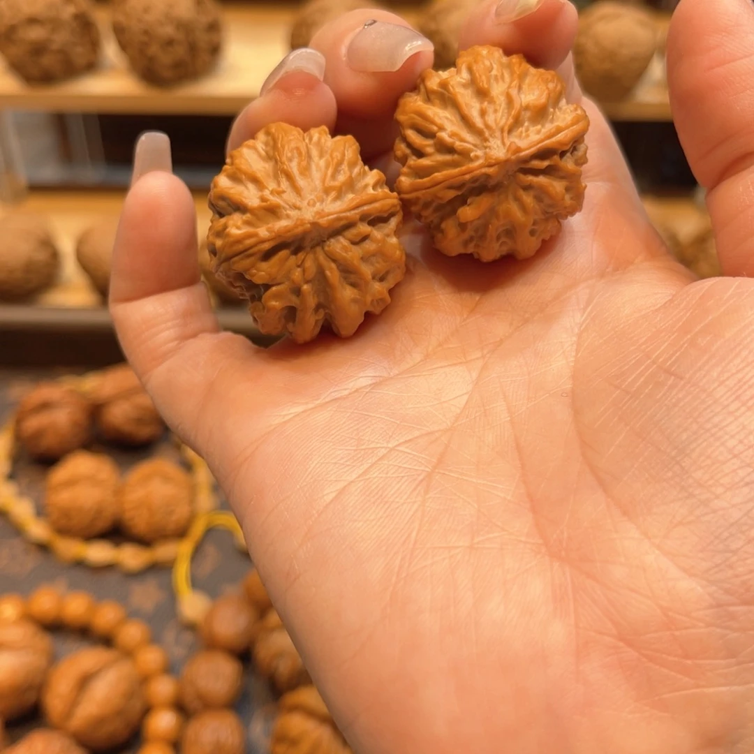 文玩核桃把件西瓜纹多棱