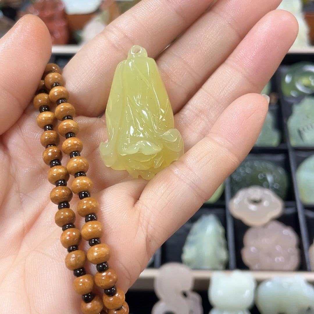 蛇纹石玉颈饰未镶嵌