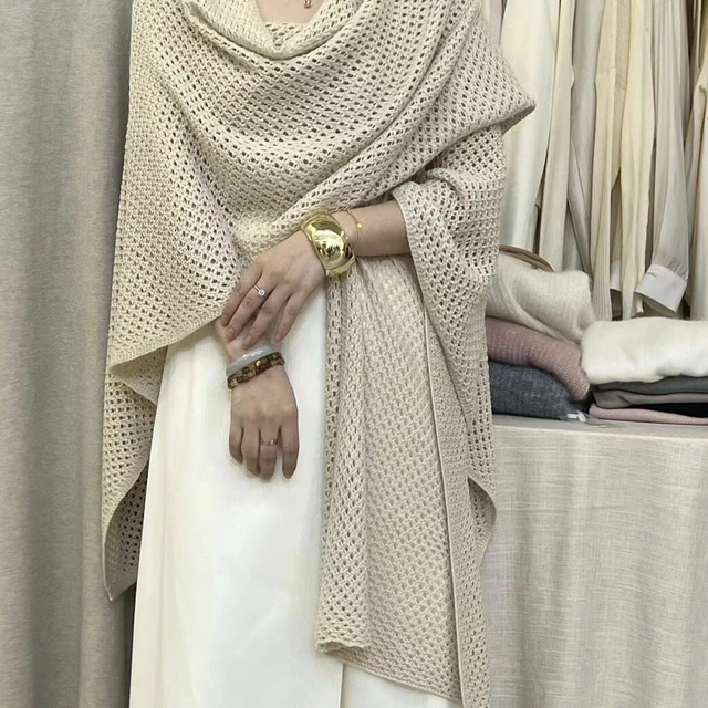 网红斗篷披肩纯色羊毛针织披肩女春秋毛衣外搭镂空围巾两用披风