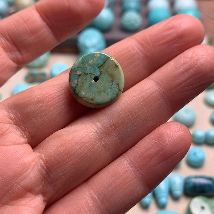 绿松石未镶嵌颈饰