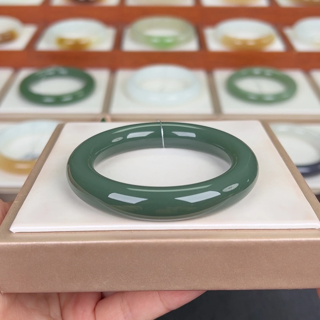 和田玉未镶嵌手镯粉青瓷蓝