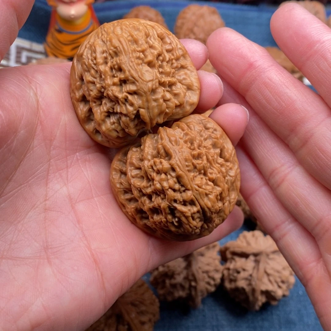 文玩核桃把件42三角疆