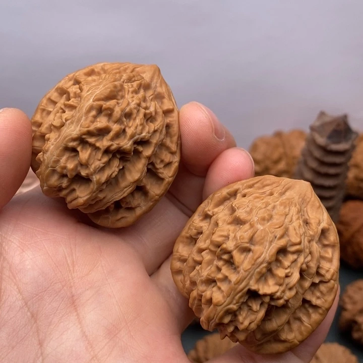 吊坠桃核盘龙虎头38