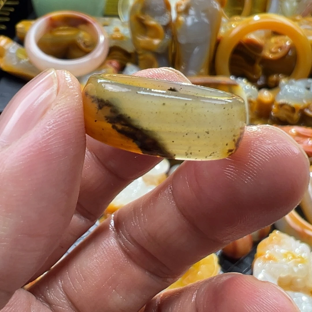 石英质玉未镶嵌颈饰