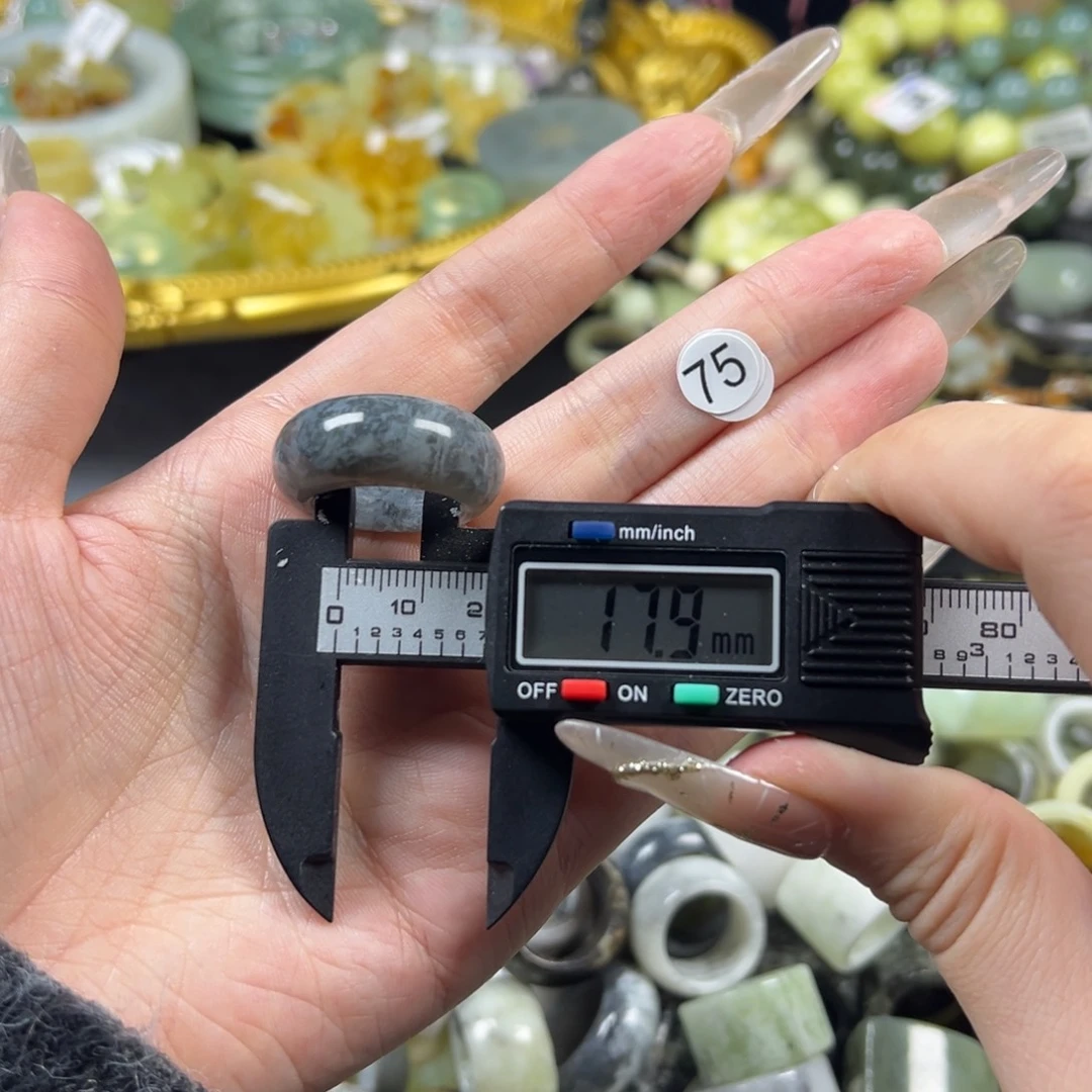 蛇纹石玉未镶嵌戒指