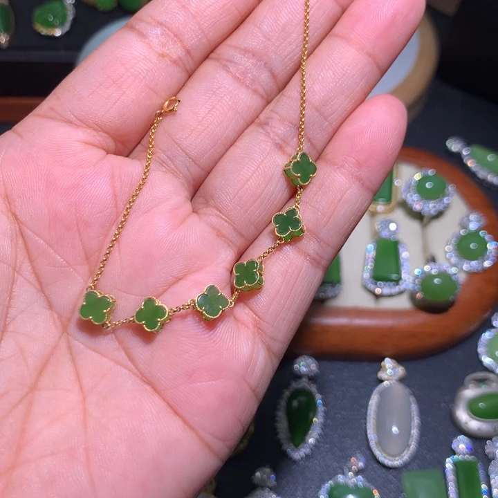 小***柯手链18K金镶嵌和田玉（碧玉）