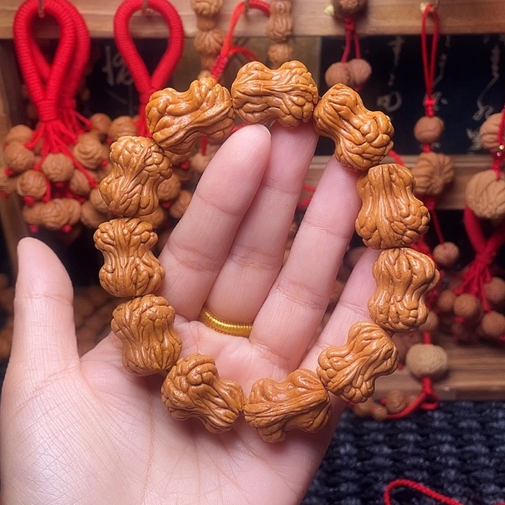 木质类龙纹桃枭挂件