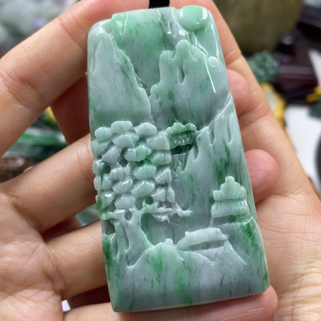 芳***子翡翠未镶嵌颈饰牌子