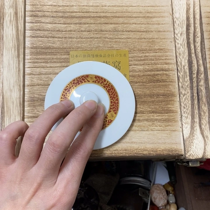 瓷片梧**风哈中古工艺品一件