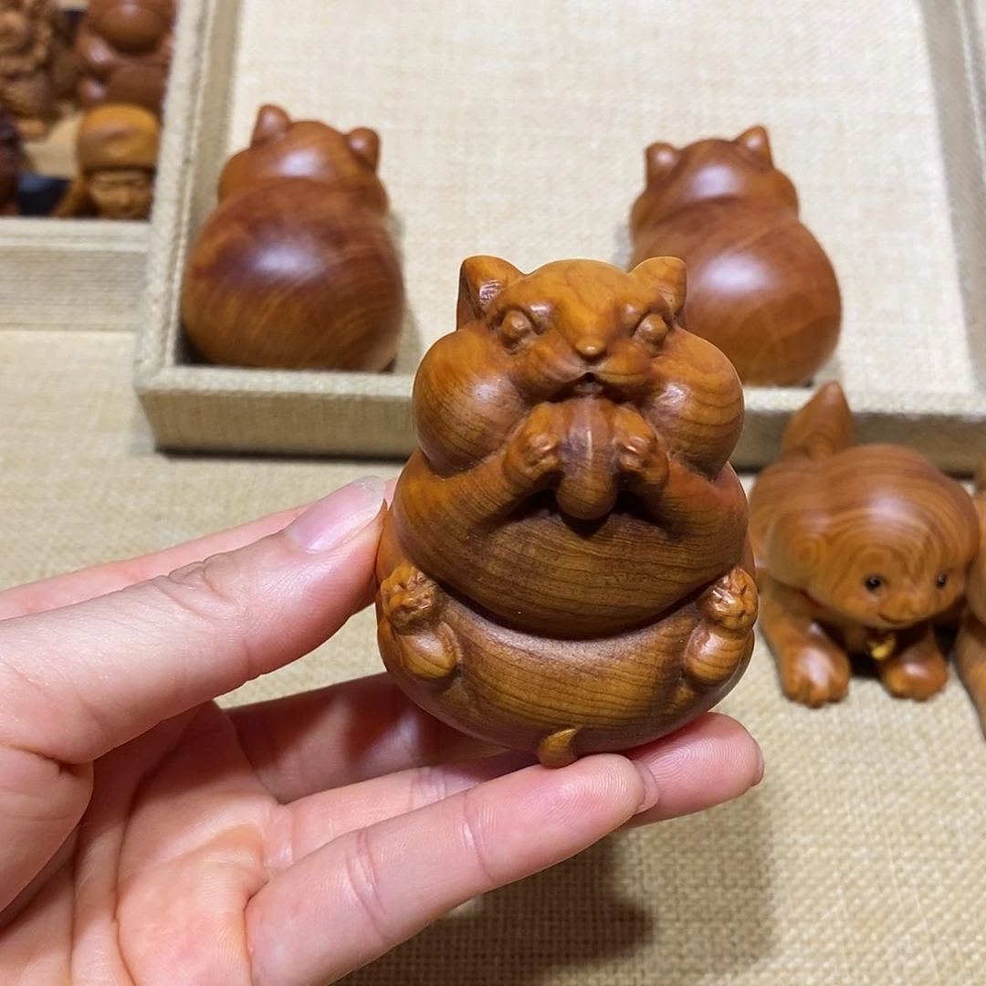 柏木（崖柏）宝****托崖柏手把件，仓鼠