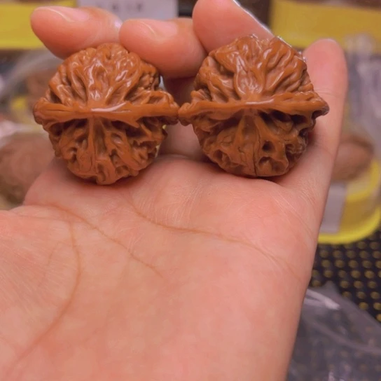 文玩核桃吊坠苹果园