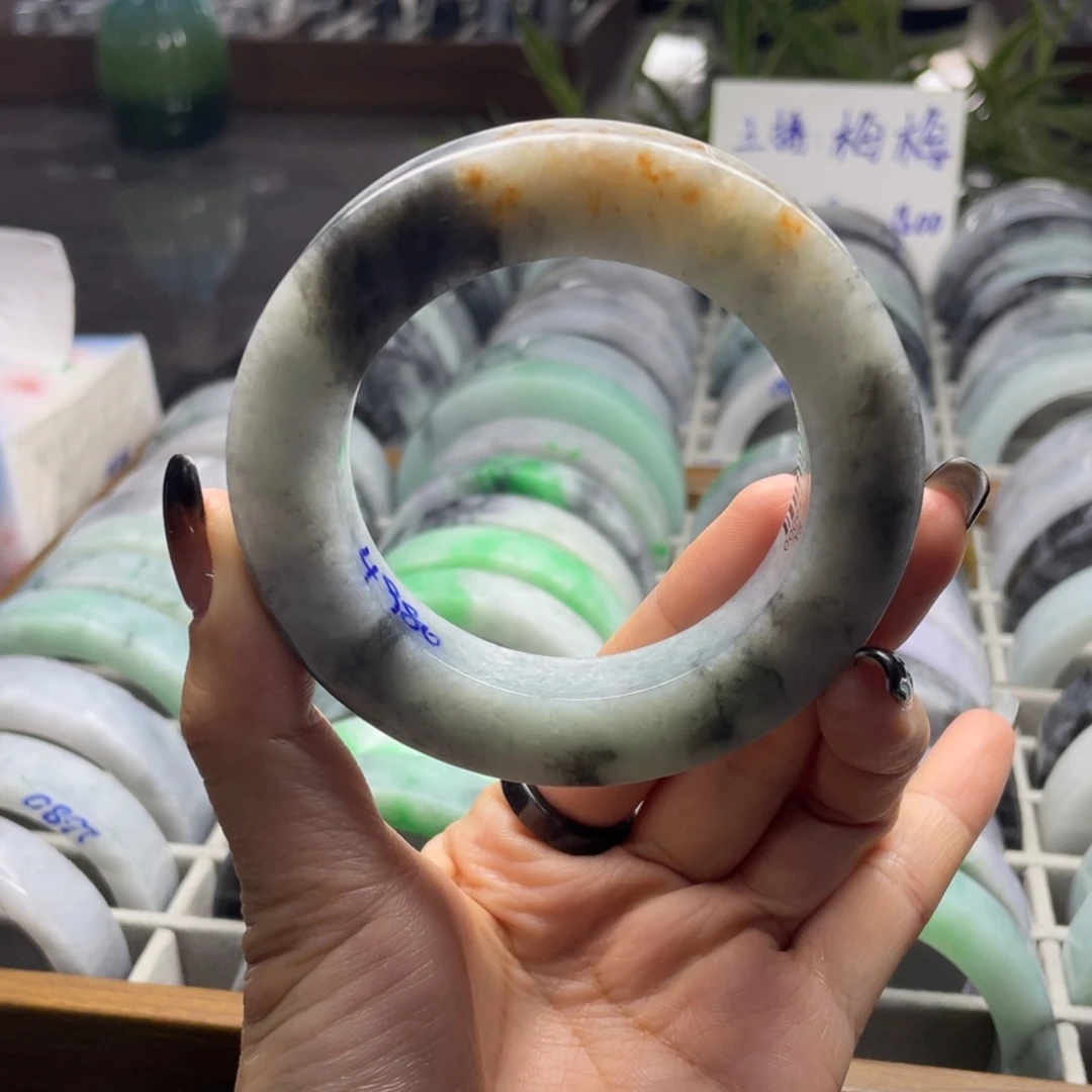 定制翡翠未镶嵌翡翠手镯