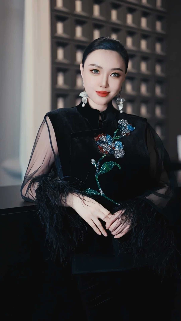 轻奢重工立领刺绣钉珠花朵宽松显瘦不规则丝绒马夹mj000038