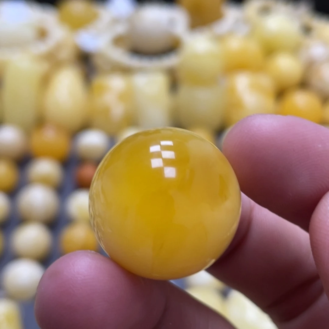 蜜蜡未镶嵌裸石22mm微瑕疵